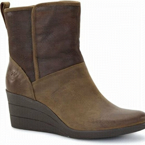 𝅺UGG Australia Renatta Wedge Bootie